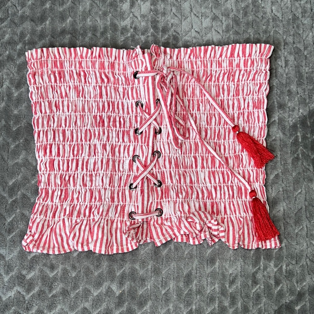 American Eagle
Red and white elastic tube top size S